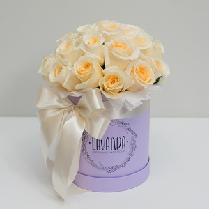 Коробочка кремовых роз