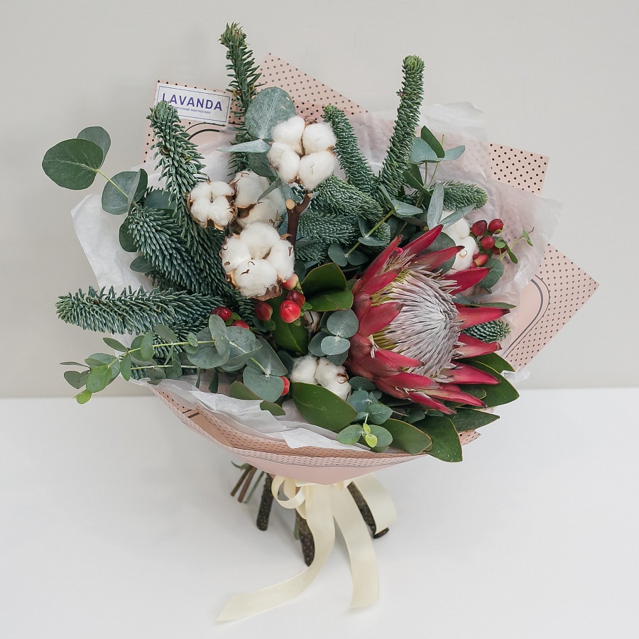 Рождественский букет с королевской протеей