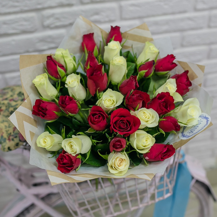 33 Кенийские розы 40 см. в крафте