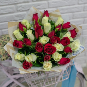 33 Кенийские розы 40 см. в крафте