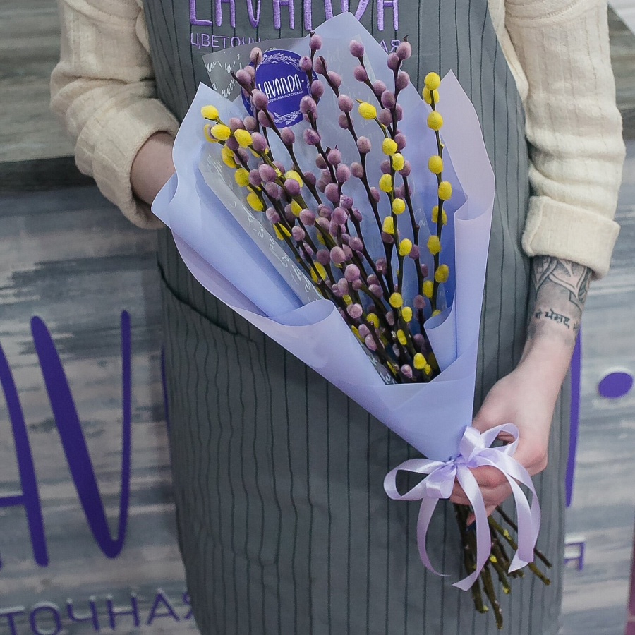 Цветная верба в стильной пленке