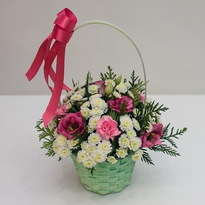 Цветочная корзинка с туей