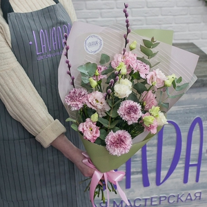 Букет воздушных цветов с вербой