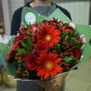 Моно букет красных цветов