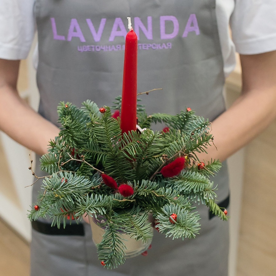 Новогодняя композиция со свечей бусинками