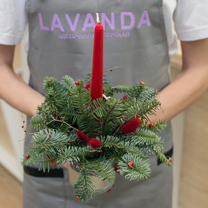 Новогодняя композиция со свечей бусинками