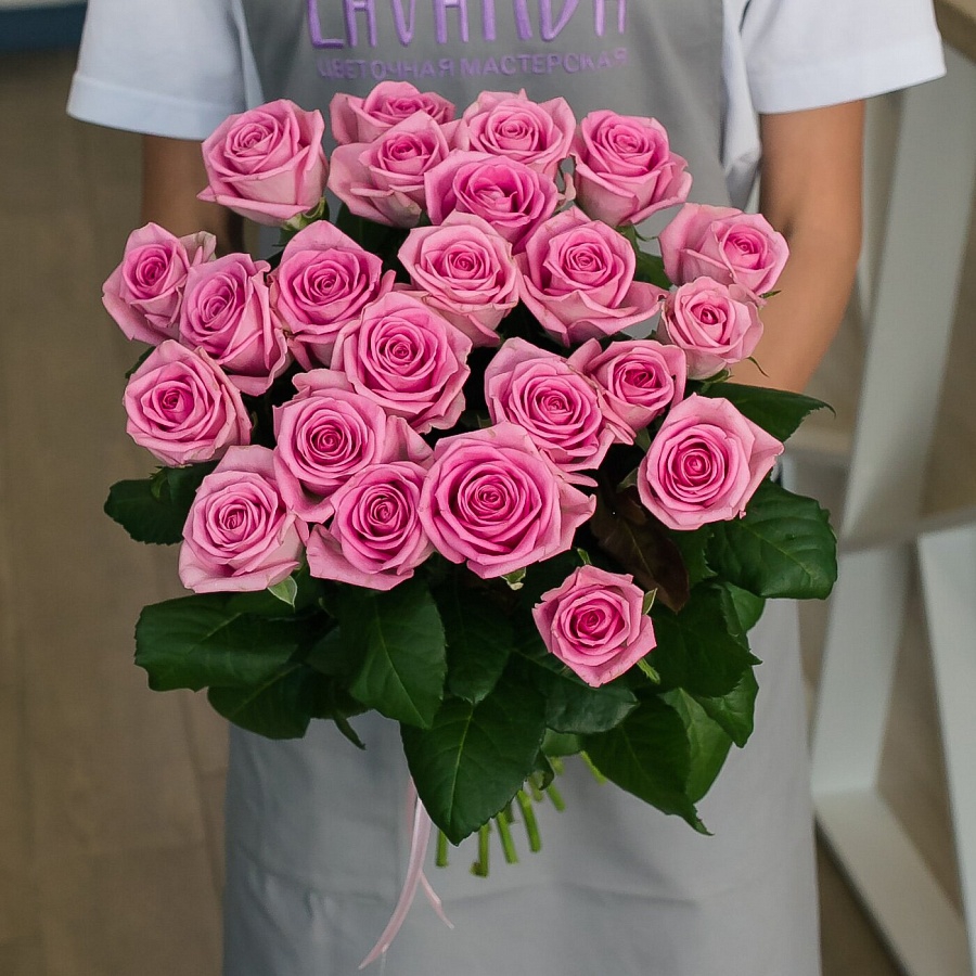 23 розовые розы 50 см.