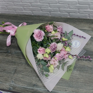 Букет воздушных цветов с вербой