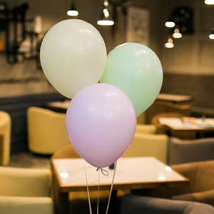 Круглый шар с гелием (пастель)