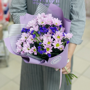 Фиолетовый букет со статицей