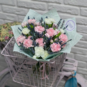 Нежные диантусы с лавандой