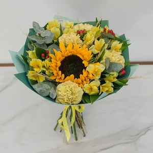 Осенний букет с солнечным подсолнухом