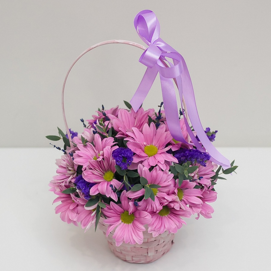 Цветочная корзинка со статицей