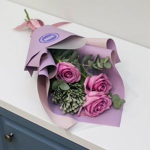 Букетик розочек с брунией