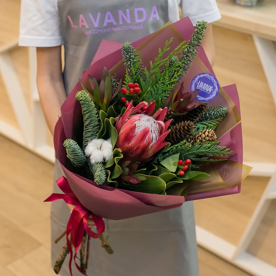 Букет с нобилисом, туей и протеей