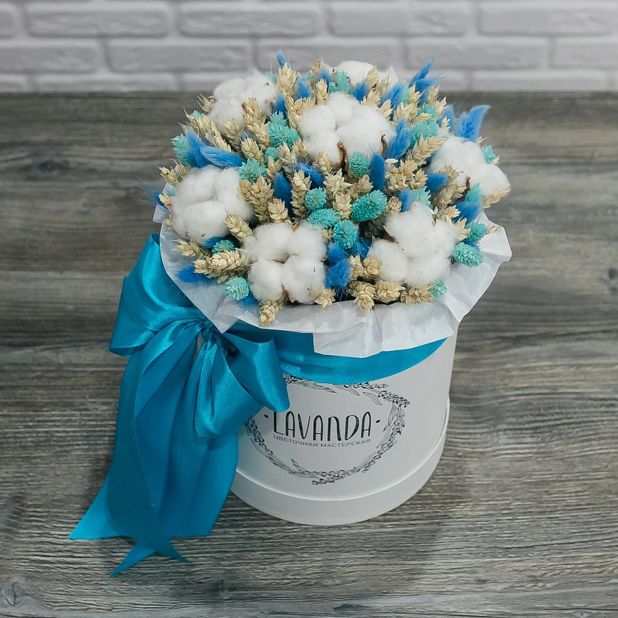 Коробочка голубых сухоцветов с хлопком