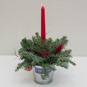 Новогодняя композиция со свечей бусинками