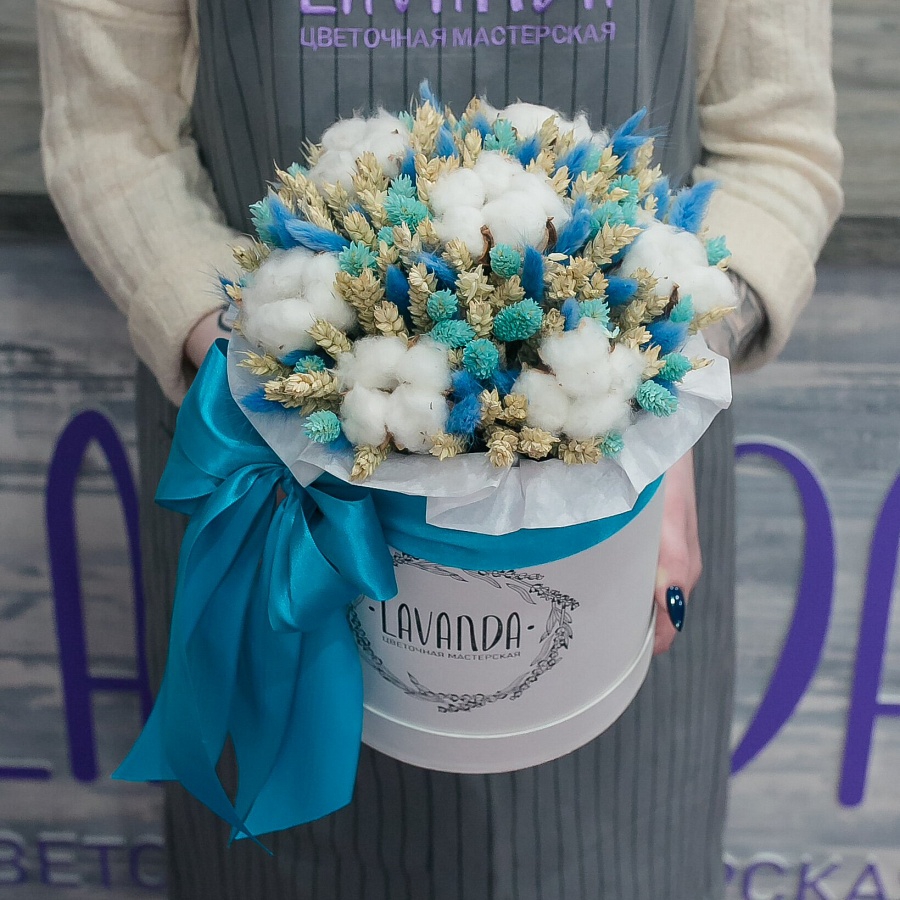 Коробочка голубых сухоцветов с хлопком