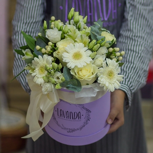 Коробочка белоснежных цветов