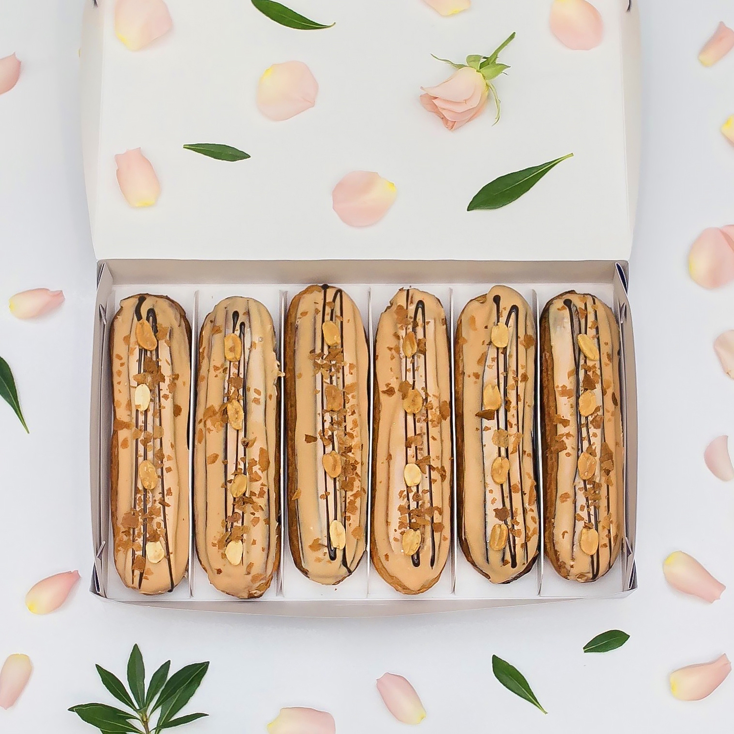 Набор из 6 эклеров «Арахис»