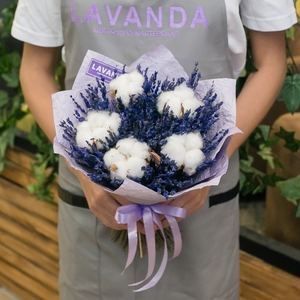 Букет ароматной лаванды с хлопком в крафте