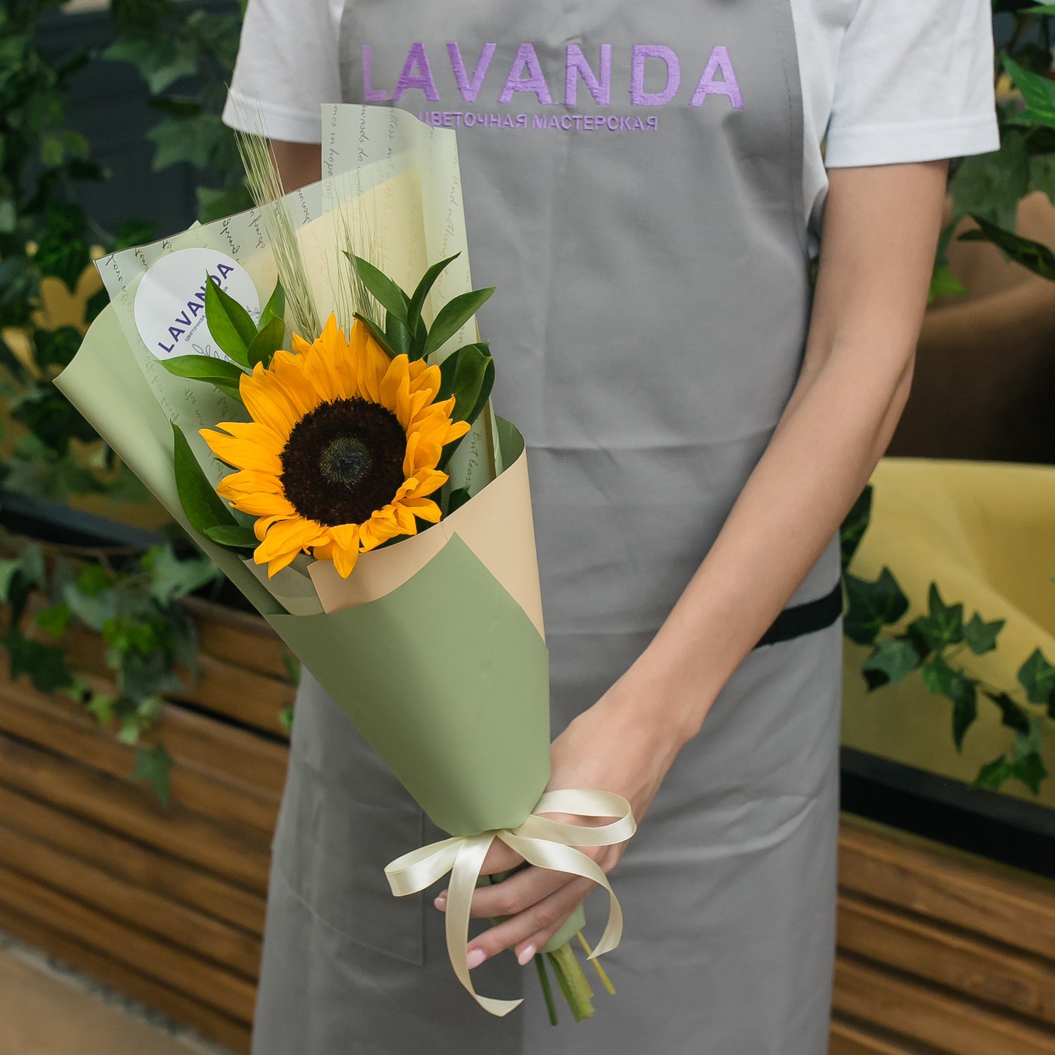Букетик с солнечным подсолнухом