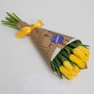 15 желтых тюльпанов в матовой пленке
