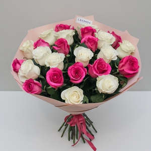 Букет больших белых и розовых Эквадорских роз