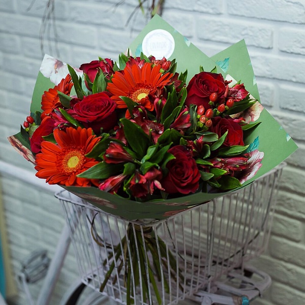 Моно букет красных цветов