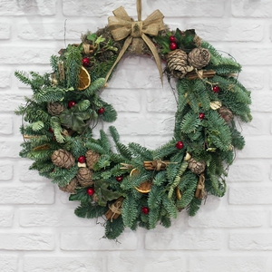 Рождественский венок с апельсинами и корицей