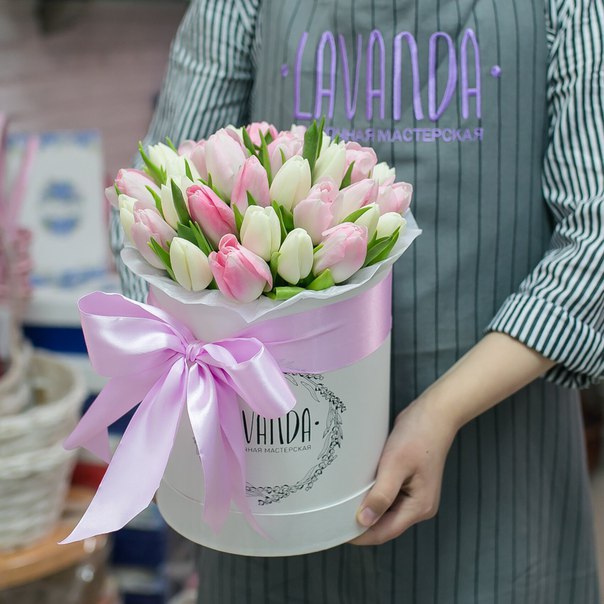 Коробочка нежных тюльпанов