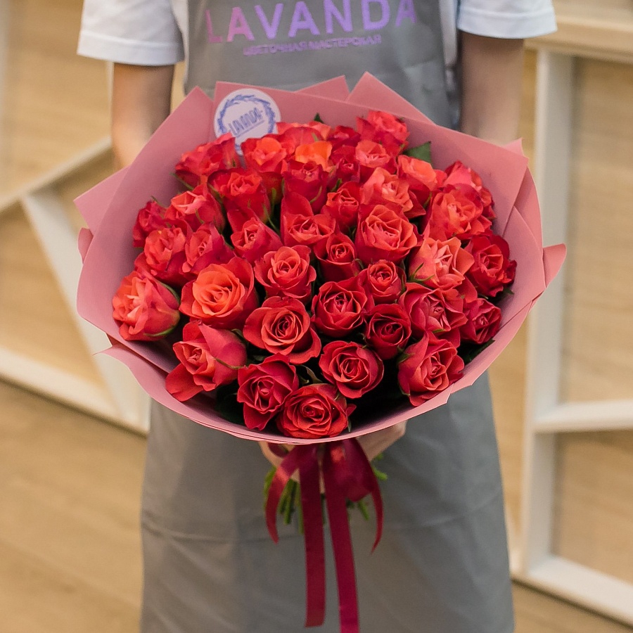 Букет из 41 коралловой розы