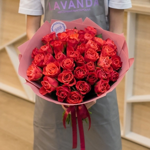 Букет из 41 коралловой розы