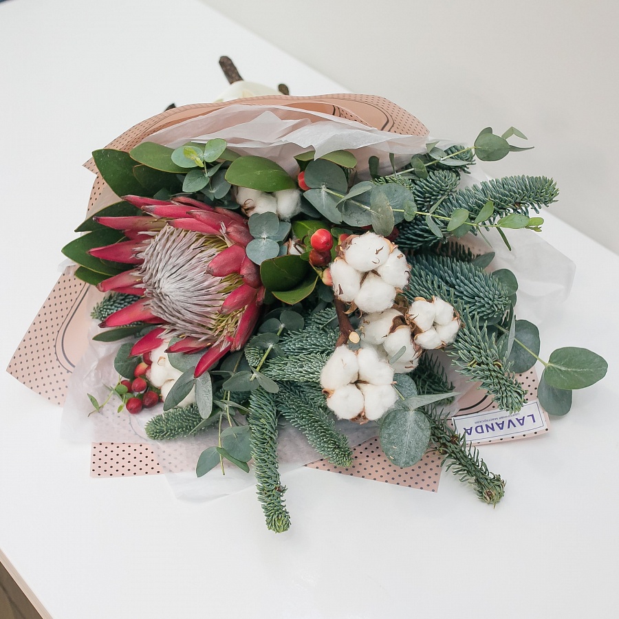 Рождественский букет с королевской протеей