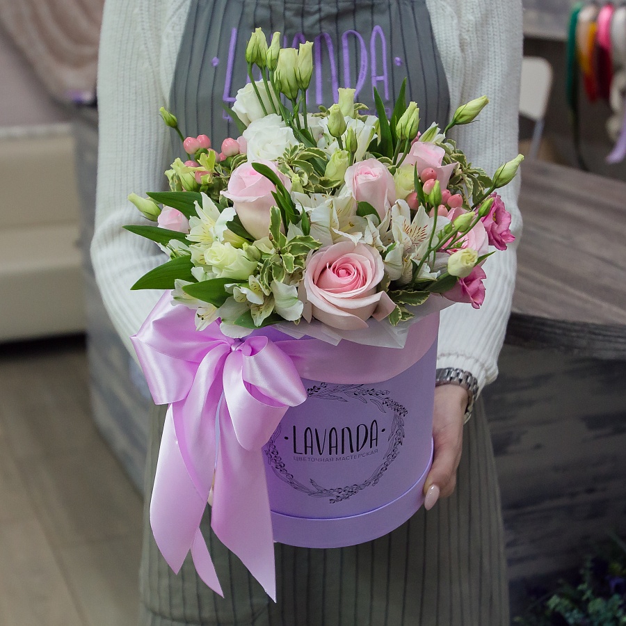 Коробочка нежных цветов с питтоспорумом