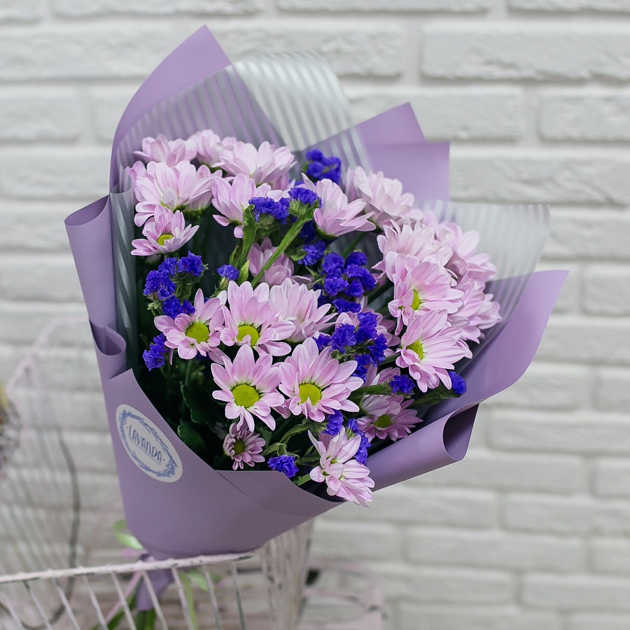 Фиолетовый букет со статицей