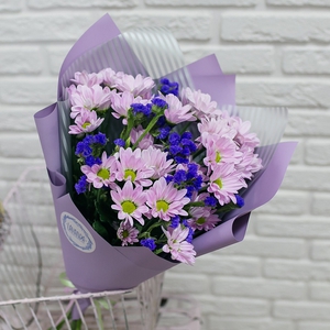 Фиолетовый букет со статицей