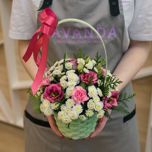 Цветочная корзинка с туей