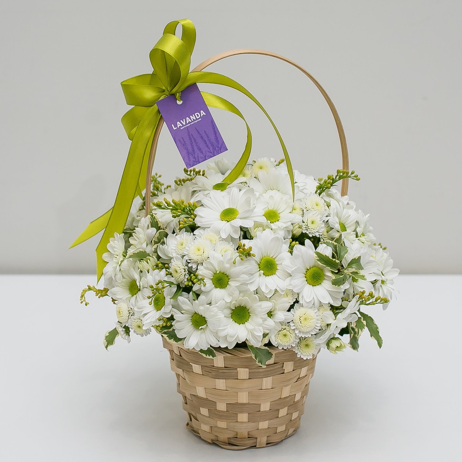 Цветочная корзинка с ромашками