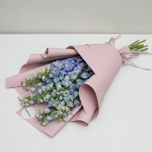 Букет синих дельфиниумов