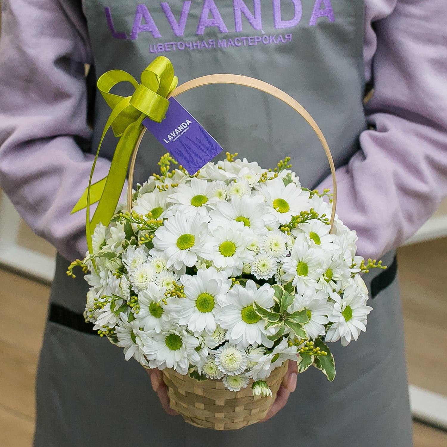 Цветочная корзинка с ромашками