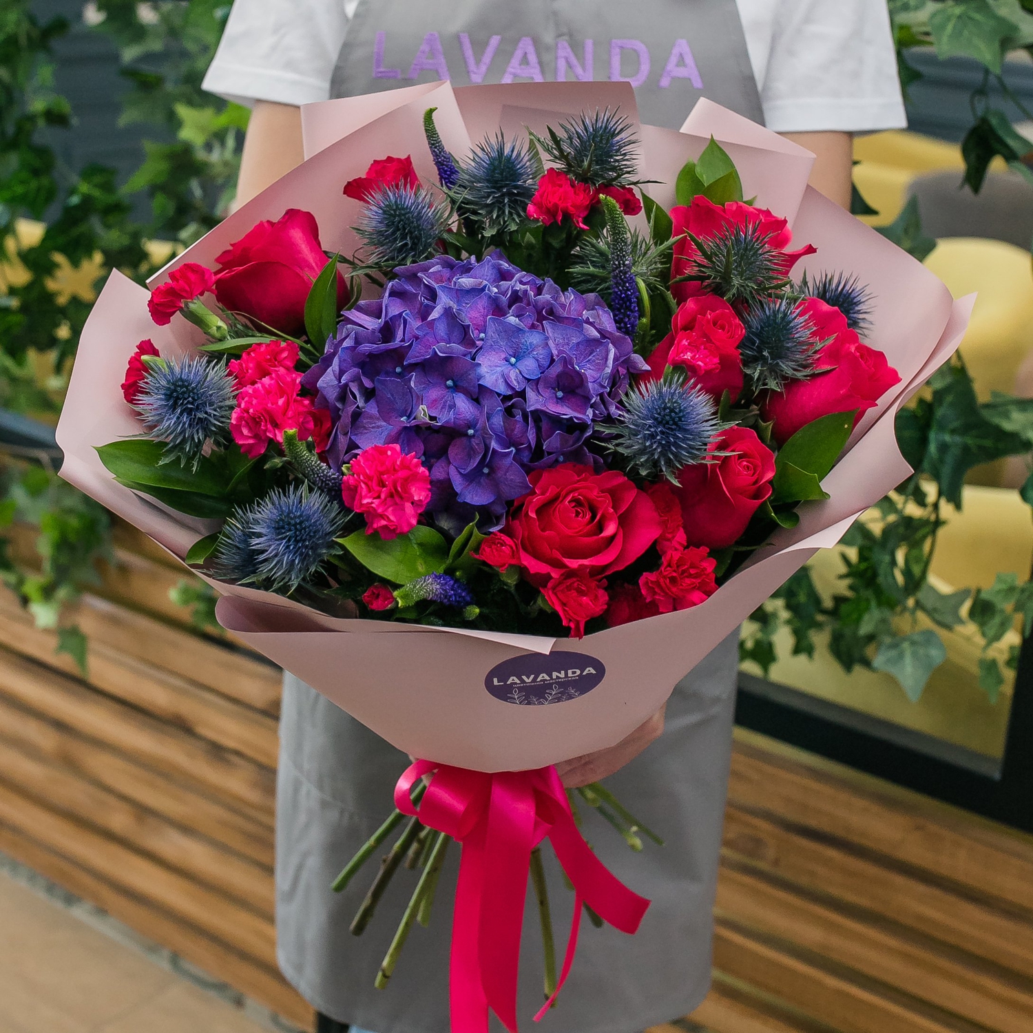 Экзотический букет с эрингиумом