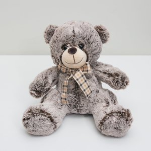 Серый плюшевый мишка