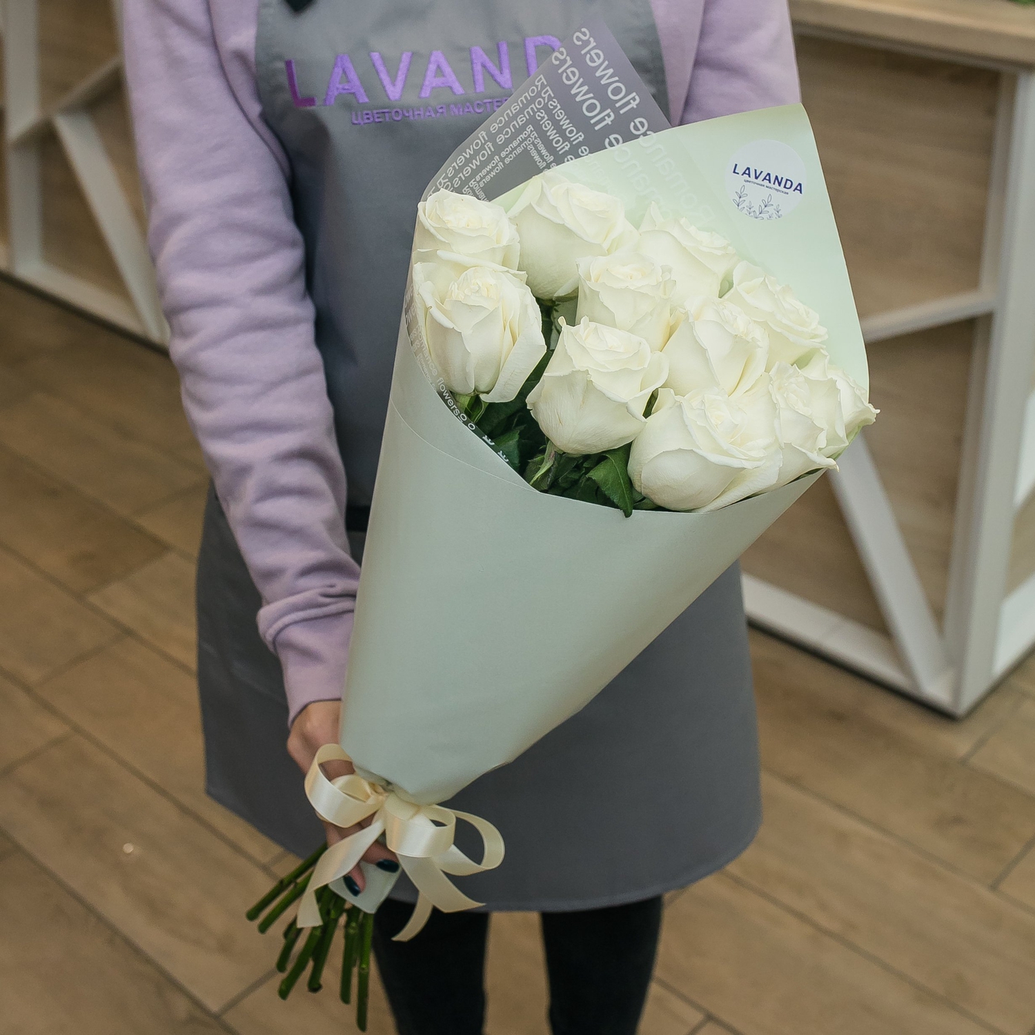 11 белых Эквадорских роз 50 см.