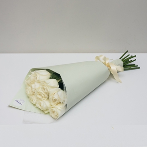 11 белых Эквадорских роз 50 см.