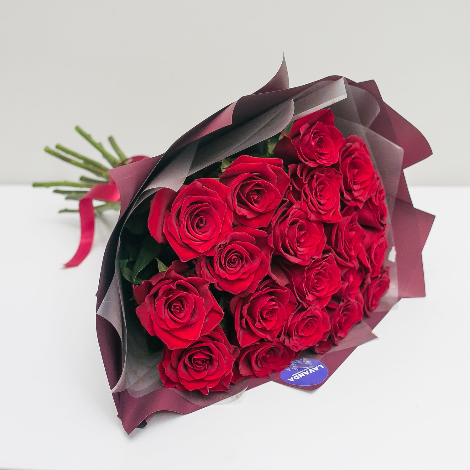 19 Эквадорских роз 50 см. в стильной пленке