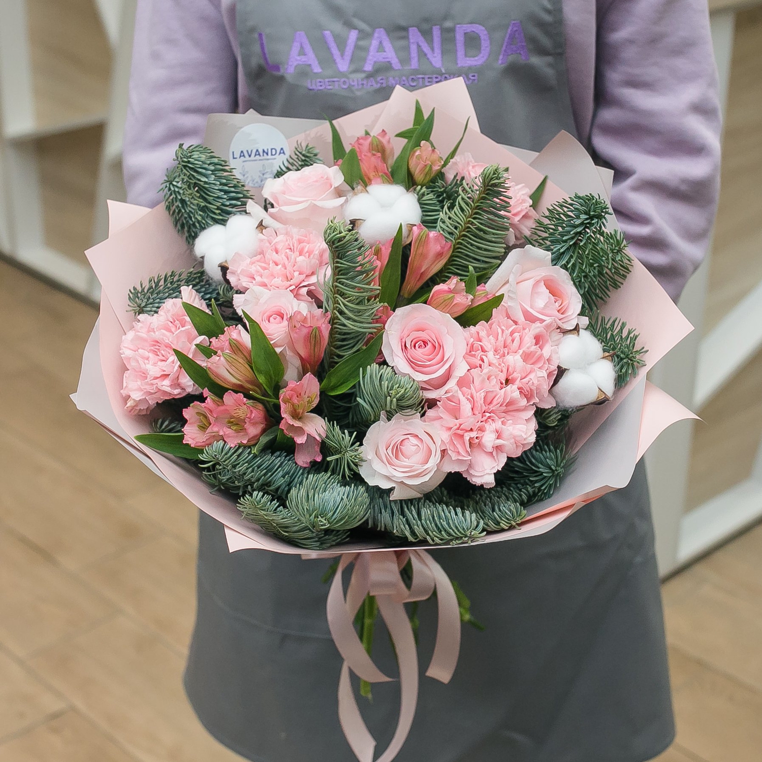 Нежный зимний букет с нобилисом