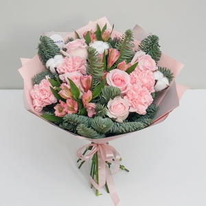 Нежный зимний букет с нобилисом