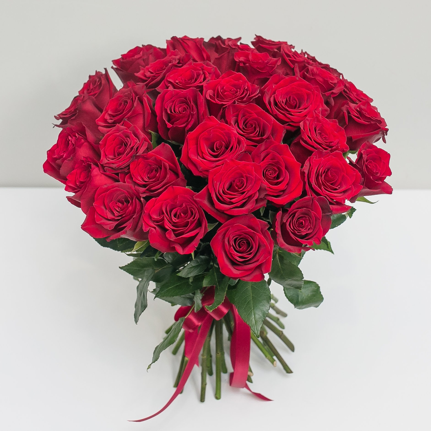 35 красных роз 50 см.