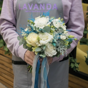 Букет невесты и бутоньерка с аспарагусом